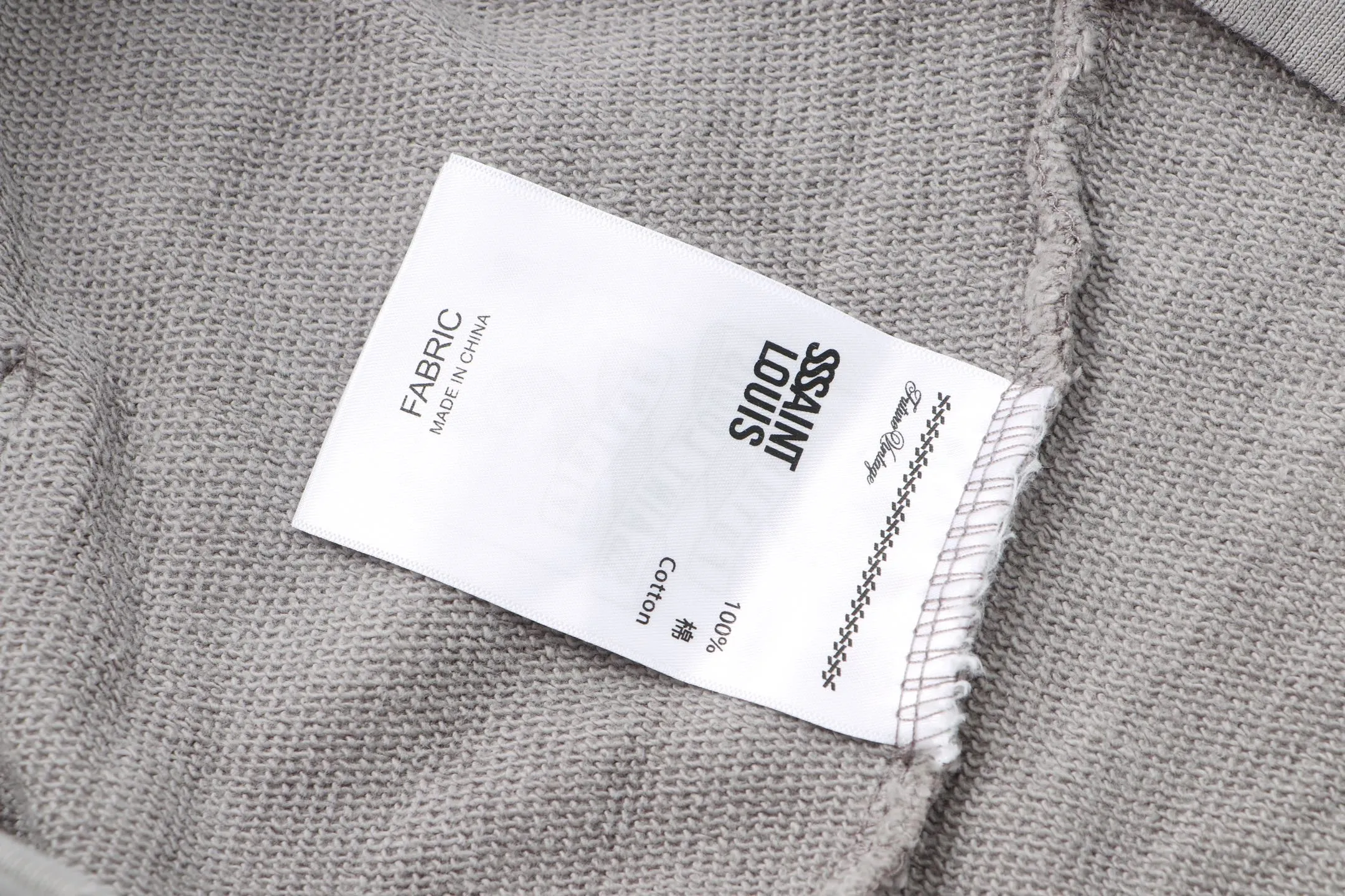 Style No. S228 P300💰 (450g version) SSSAINT LOUIS ink-washed distressed letter logo printed hooded pullover sweatshirt. Made of 450g dense cotton fabric, washed process, loose fit. Same style for men and women. Size: S-XL